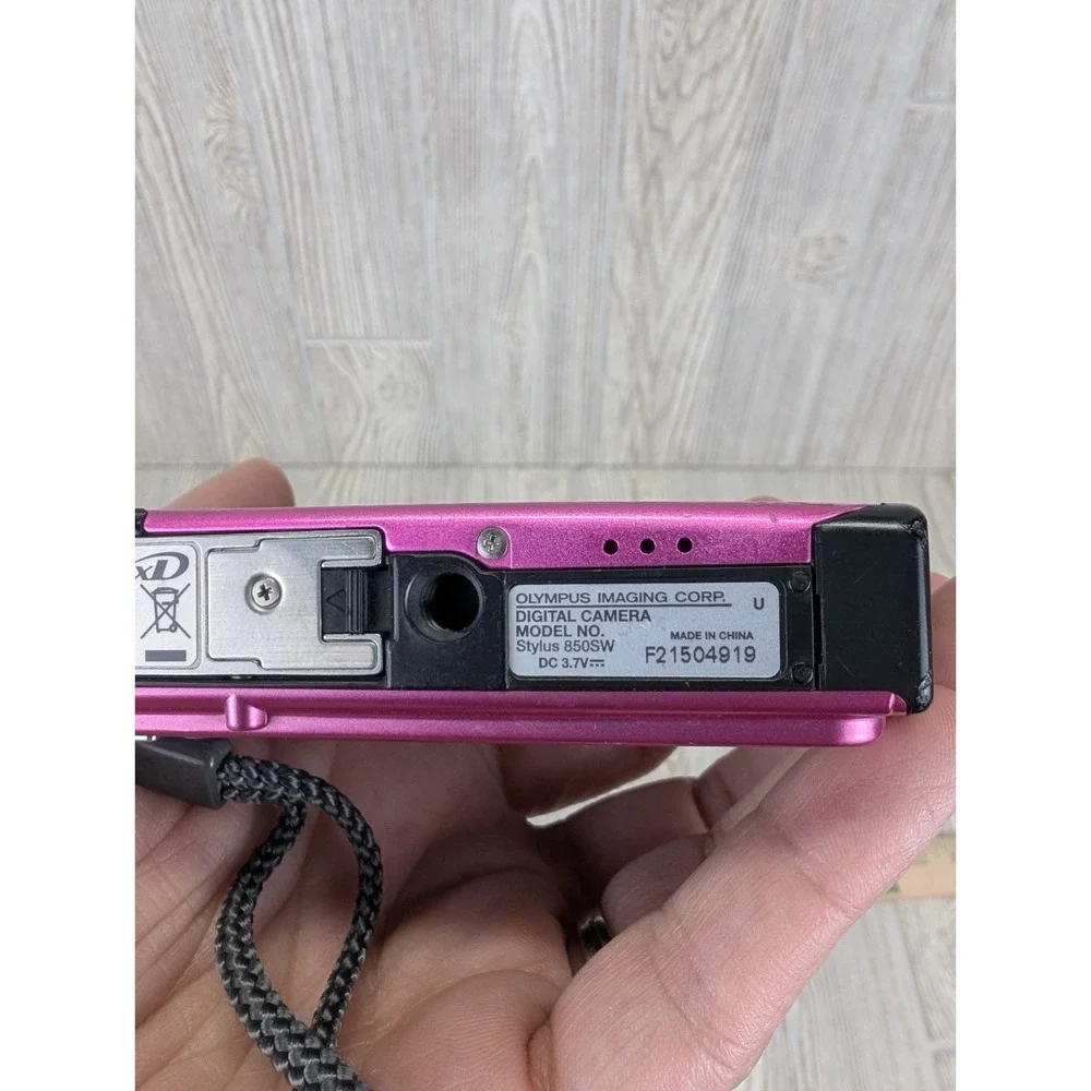 Olympus Stylus 850 SW Digital Camera 8.0 MP Pink XD Card Battery READ